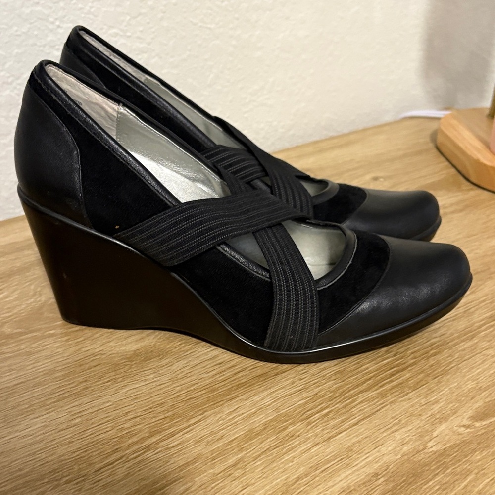Kenneth Cole Reaction Black Wedge Shoes